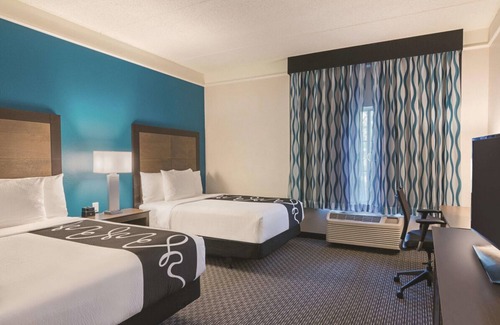Orlando Hotel | 2 Double Beds Mobility Accessible Rm at La Quinta Inn by Wyndham Orlando UCF