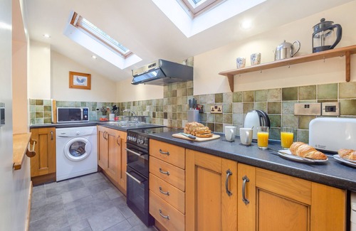 Penrhyndeudraeth House | 2 Efail Wen - Two Bedroom House, Sleeps 4