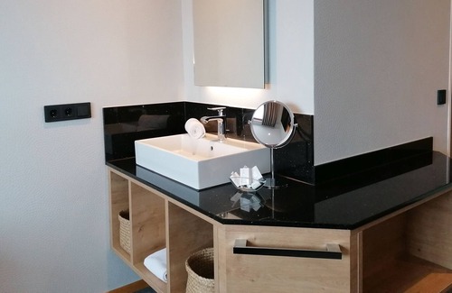 Steinbach Apartment | 2 Einzelzimmer mit Dusche/Badewanne und WC