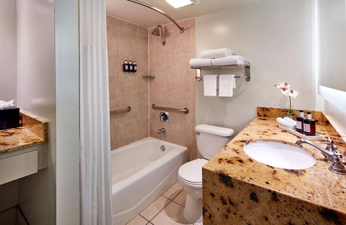 Pico - Robertson Hotel | 2 Elegant Rooms with Access to Open Courtyard Oasis - Experience LA Differently