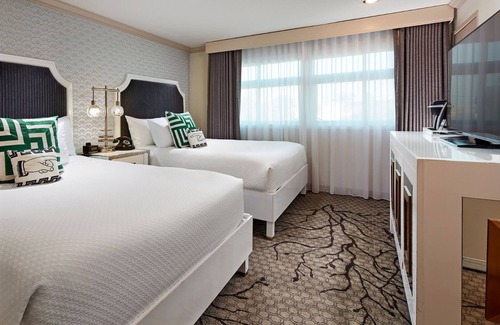 Pico - Robertson Hotel | 2 Elegant Rooms with Access to Open Courtyard Oasis - Experience LA Differently