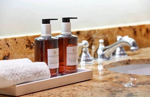 Pico - Robertson Hotel | 2 Elegant Rooms with Access to Open Courtyard Oasis - Experience LA Differently