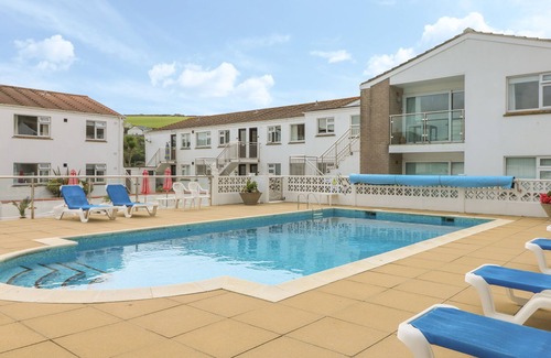 Mawgan Porth Cottage | 2 EUROPA COURT, pet friendly, country holiday cottage in Mawgan Porth