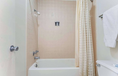Eastside Promise Neighborhood Hotel | 2 Family-Friendly Rooms Near DT Entertainment Venues w/Free Breakfast