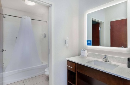 Sandy Springs Hotel | 2 Family-Friendly Suites in Dunwoody: Free Breakfast & Pool Access