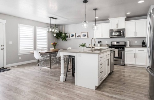 Saratoga Springs House | 2 Full Kitchens XL Groups HUGE Fenced Yard & Parks