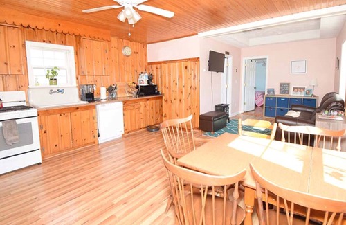 Breakwater Village House | 2 Geraldine Drive -Breakwater Village -Private Beachfront.