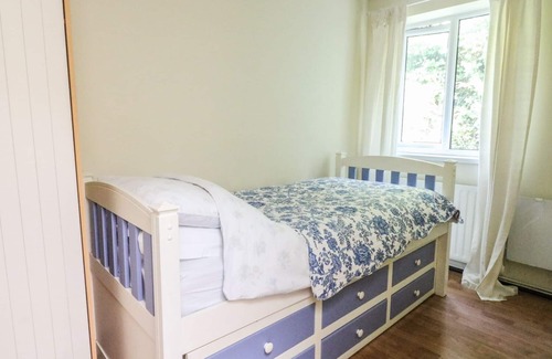 Burry Port Cottage | 2 GRAIG COTTAGES, pet friendly, with open fire in Burry Port