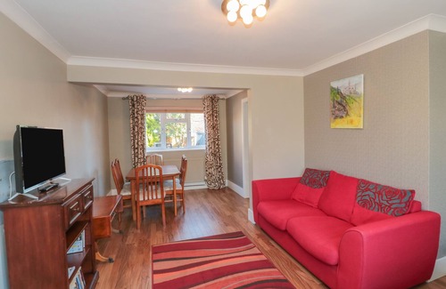 New Forest District Cottage | 2 GREEN CLOSE, pet friendly, character holiday cottage in Lyndhurst