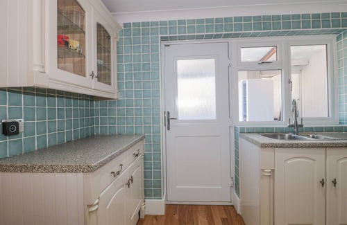 New Forest District Cottage | 2 GREEN CLOSE, pet friendly, character holiday cottage in Lyndhurst