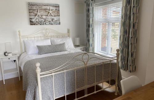 Pagham Apartment | 2 Guests - Studio - Ideal for Goodwood & Beach