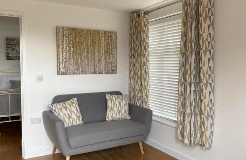 Pagham Apartment | 2 Guests - Studio - Ideal for Goodwood & Beach