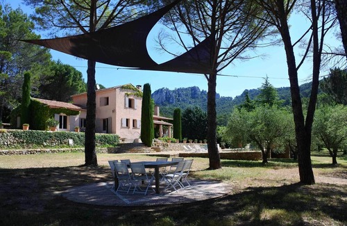 La Roquebrussanne House | 2-hectare estate in Provence with large heated swimming pool for 7 people.