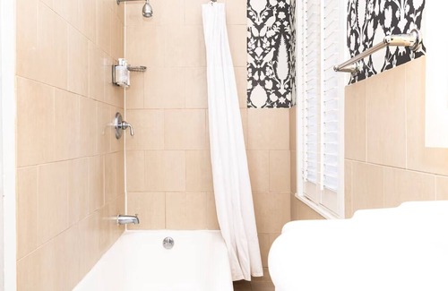 Historic District Hotel | 2 Historic Ambiance Stays Perfect for Romantic Getaways - Pets Allowed!
