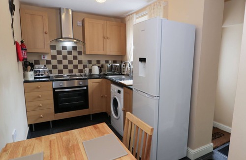 Tanygrisiau Cottage | 2 HOLLAND TERRACE, pet friendly, with a garden in Tanygrisiau