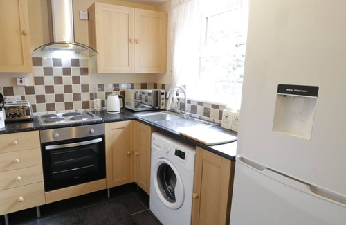 Tanygrisiau Cottage | 2 HOLLAND TERRACE, pet friendly, with a garden in Tanygrisiau
