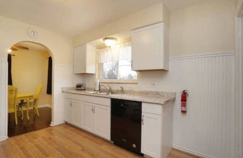 Otterbien Home House | 2 Homes for large group/Hot Tub & Close to all