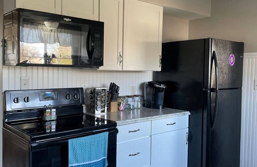 Otterbien Home House | 2 Homes for large group/Hot Tub & Close to all