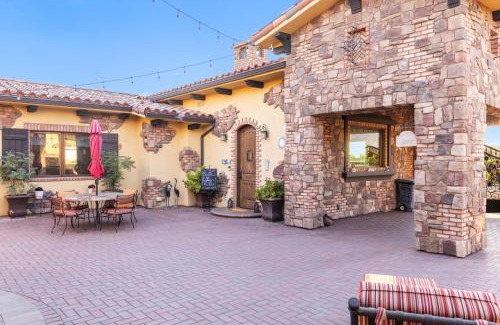 Temecula House | 2 Homes in Bella Vista Rd by AvantStay Sleeps 8 Vineyard Views Patios Fireplace in Temecula Wine Trail