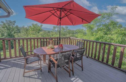Dandridge Apartment | 2 HOMES on Douglas Lake - Smoke Rise Lodge & Barn