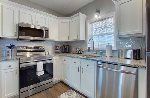 Vermilion House | 2 Homes|Sleeps 16|Game Room|Historic Charm