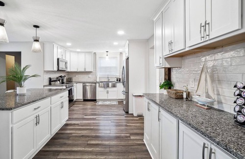 Vermilion House | 2 Homes|Sleeps 16|Game Room|Historic Charm