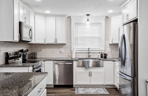 Vermilion House | 2 Homes|Sleeps 16|Game Room|Historic Charm