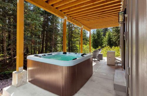 Government Camp House | 2 Homes Sleeps 22 Sauna Hot Tub Fire Pit