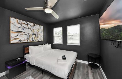 Southeast Houston House | 2 Homes Sleeps 8 4BD 2BA Near NRG DT Med Cen