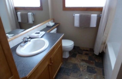 East Kootenay Ski Chalet | 2 Hot Tubs and 2 Kitchens! Large and Conveniently located.