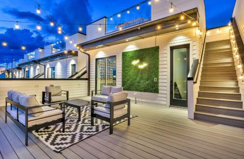 Katie Hill Neighborhood House | 2 Hot Tubs Karaoke Game Room Downtown Nashville