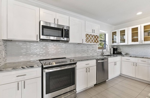 Garden Oaks House | 2 Houses~Family Oasis~Cinema & Private Garden