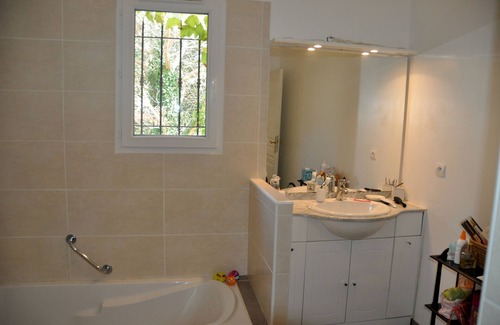 La Bruguiere House | 2 HOUSES Large garden-Pool -Jacuzzi -10 PEOPLE