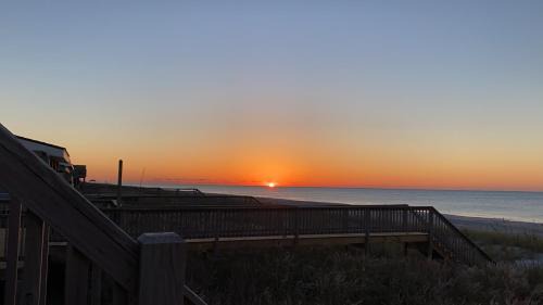 Emerald Isle House | 2 if by Sea- East Unit