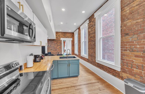 Cincinnati House | 2 King/3 Bath, Toddler Friendly, Free Parking/laundry 2 Bedroom Duplex by Redawning