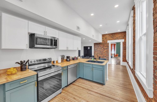 Cincinnati House | 2 King/3 Bath, Toddler Friendly, Free Parking/laundry 2 Bedroom Duplex by Redawning
