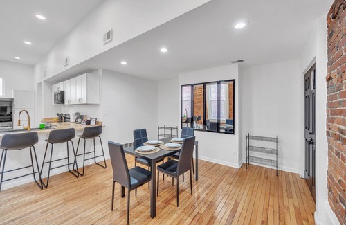 Cincinnati House | 2 King/3 Bath, Toddler Friendly, Free Parking/laundry 2 Bedroom Duplex by Redawning