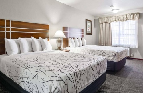 El Cajon House | 2 King Beds, 2 Rooms, 1 Bath Suite