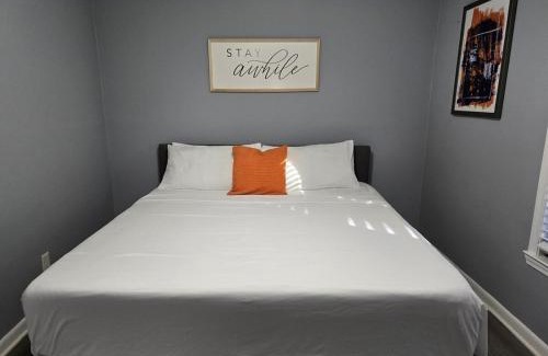 Forest Park Apartment | 2 King Beds Near Airport - The Silver Hideaway