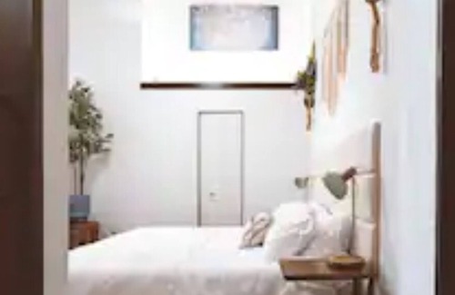 Arcadia House | 2 King Beds! Spacious Mill Loft - 14ft Windows