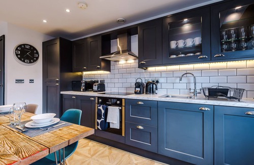 Leeds City Center Apartment | 2 King Size Beds in Manhattan styled Oversize Loft