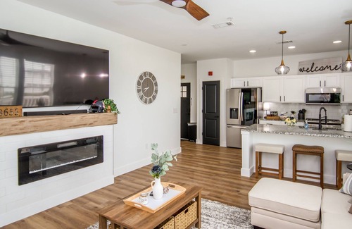 Oxford Condo | 💎2 King Suites 3 Minute Drive to All in Oxford 💎n