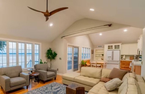 Waconia House | 2 Lake Waconia Homes/sleeps 17/fireplaces/dogs ok/enjoy Autumn at the lake.