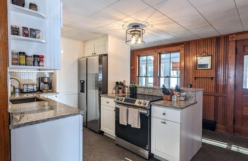 Gilford House | 2 Lake Winnipesaukee waterfront homes, 2 boat slips, dogs welcome, hosts 18