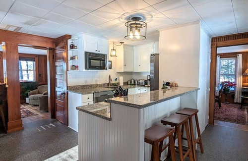 Gilford House | 2 Lake Winnipesaukee waterfront homes, 2 boat slips, dogs welcome, hosts 18