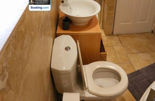Holbeck House | 2 Large Bedroom House By Homebird Property Management Short Lets & Serviced Accommodation Leeds With Private Parking & Garden
