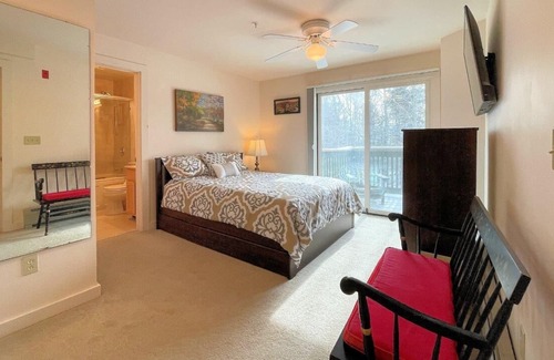 Bromley Mountain Condo | 2-Level Trailside Condo at Bromley's Birches