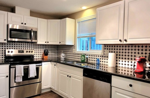 Aloha House | 2 Levels 2 Bedrooms with Office Spaces