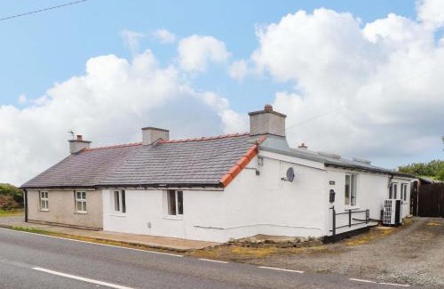 Ty Croes House | 2 Llainwen