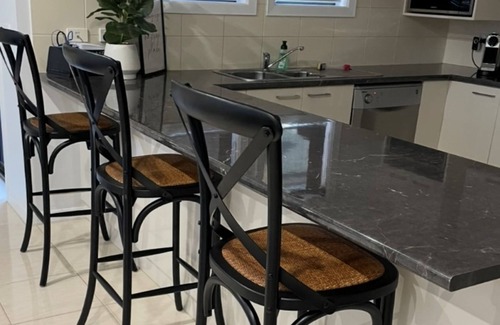 Yarrawonga House | 2 Luton attention skiers, golfers and families